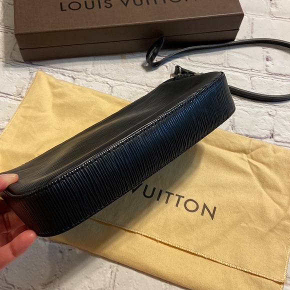 Louis Vuitton - Picture 5 of 11